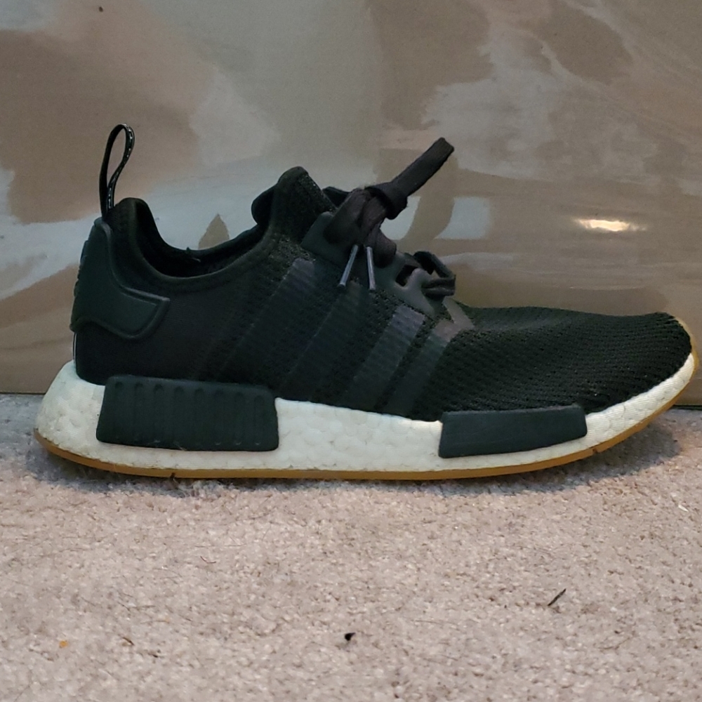 NMD R1 BLACK GUM - Picture 4 of 10